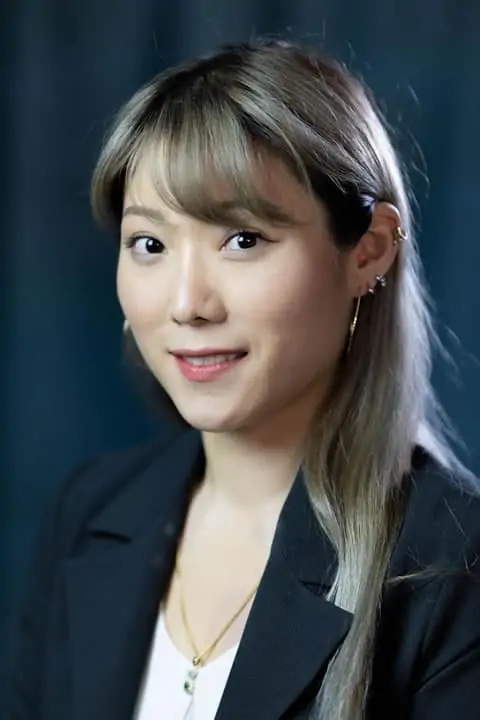 Dr. Esther Hyun